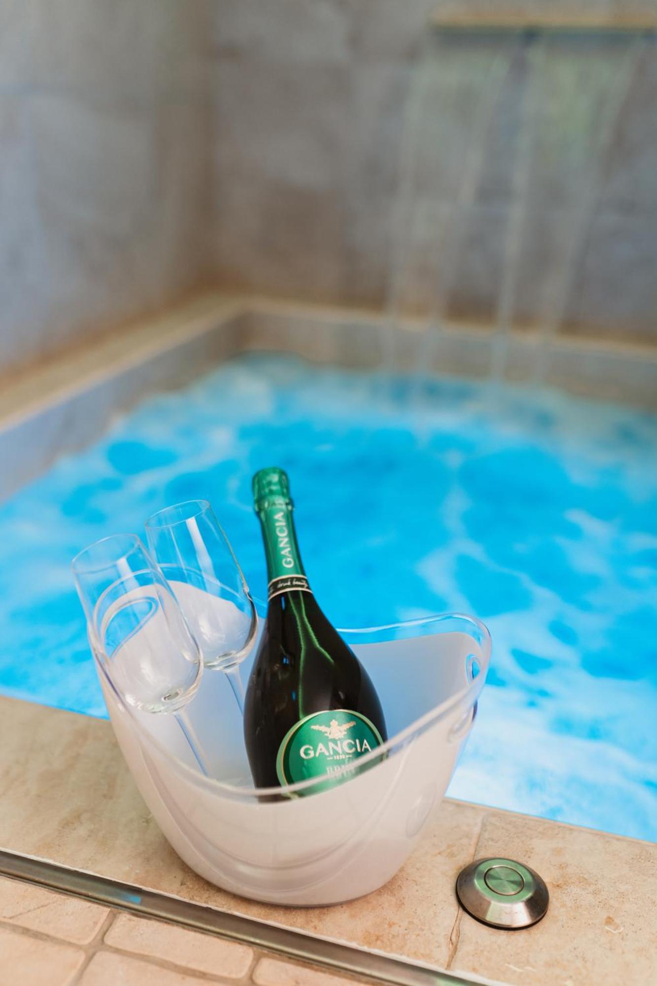 Luxuite Spa Con Piscina E Jacuzzi Alberobello Eksteriør bilde